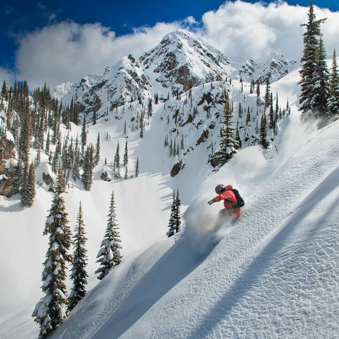 Skiing-and-Snowboarding-Header-Image-Powder-Snowboarding-at-Revelstoke-Moutain-Resort